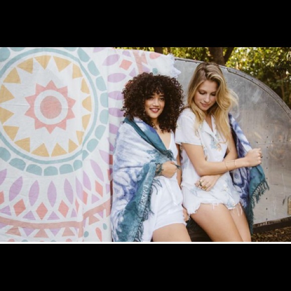 Beautiful Gypsy Boho Beach Roundie - Picture 2 of 5